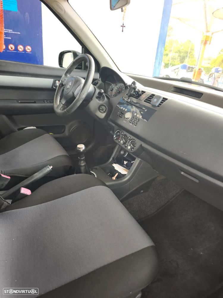 Suzuki Swift 1.3 DDiS GL - 12