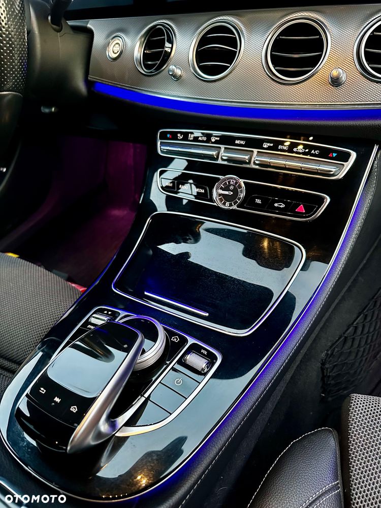 Mercedes-Benz Klasa E 220 d 9G-TRONIC - 12