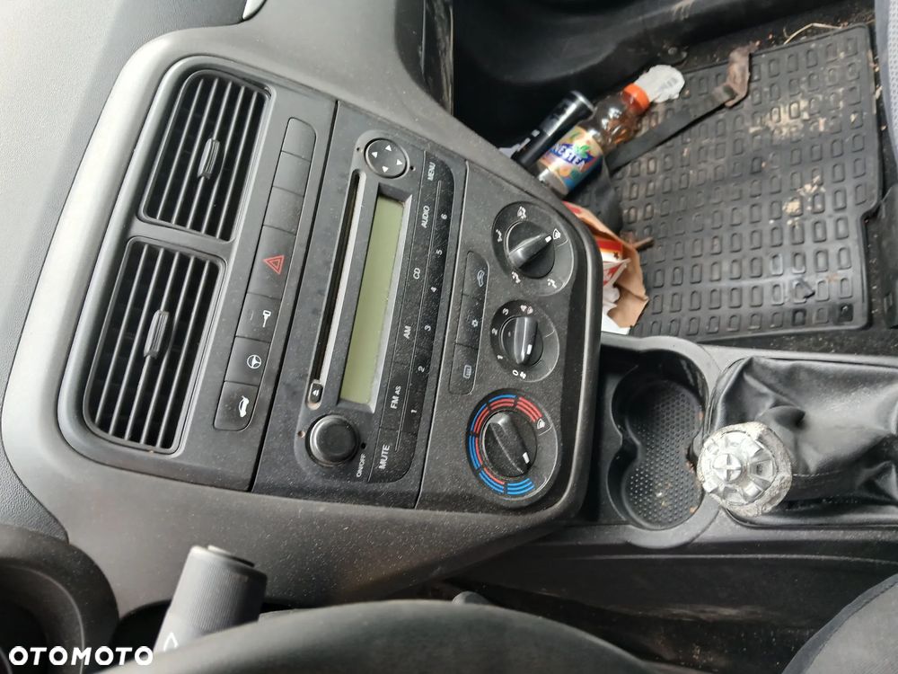 FIAT GRANDE PUNTO 649  fotel fotele kanapa deska kokpit podsufitka boczek boczki klamka - 5