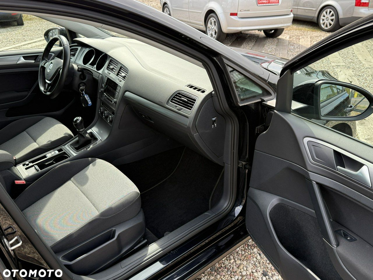 Volkswagen Golf - 28