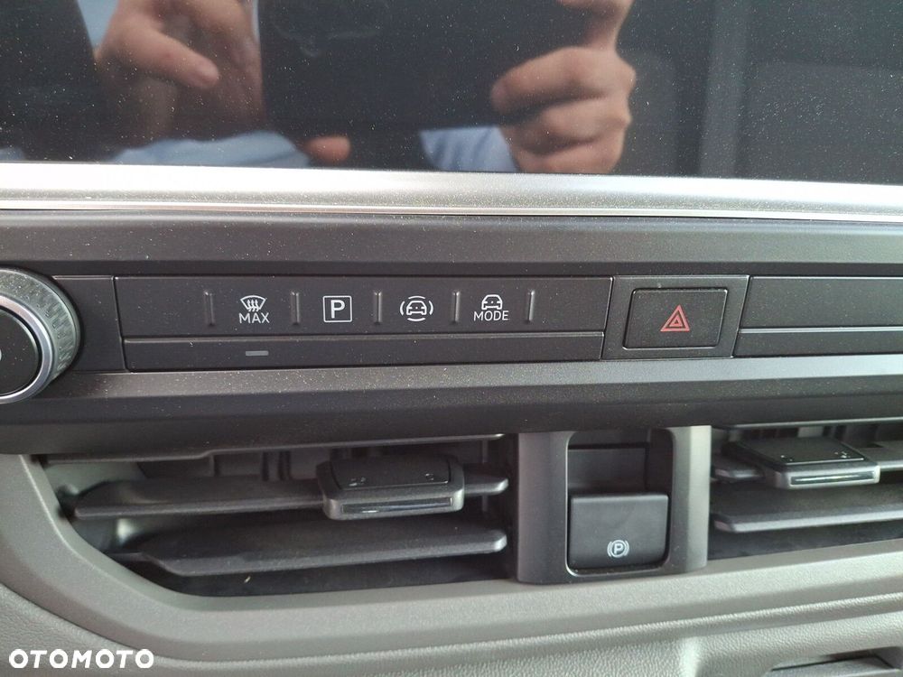 Volkswagen Transporter Furgon Plus 2.0 TDI 150 KM manual r. o. 3500 mm - 40