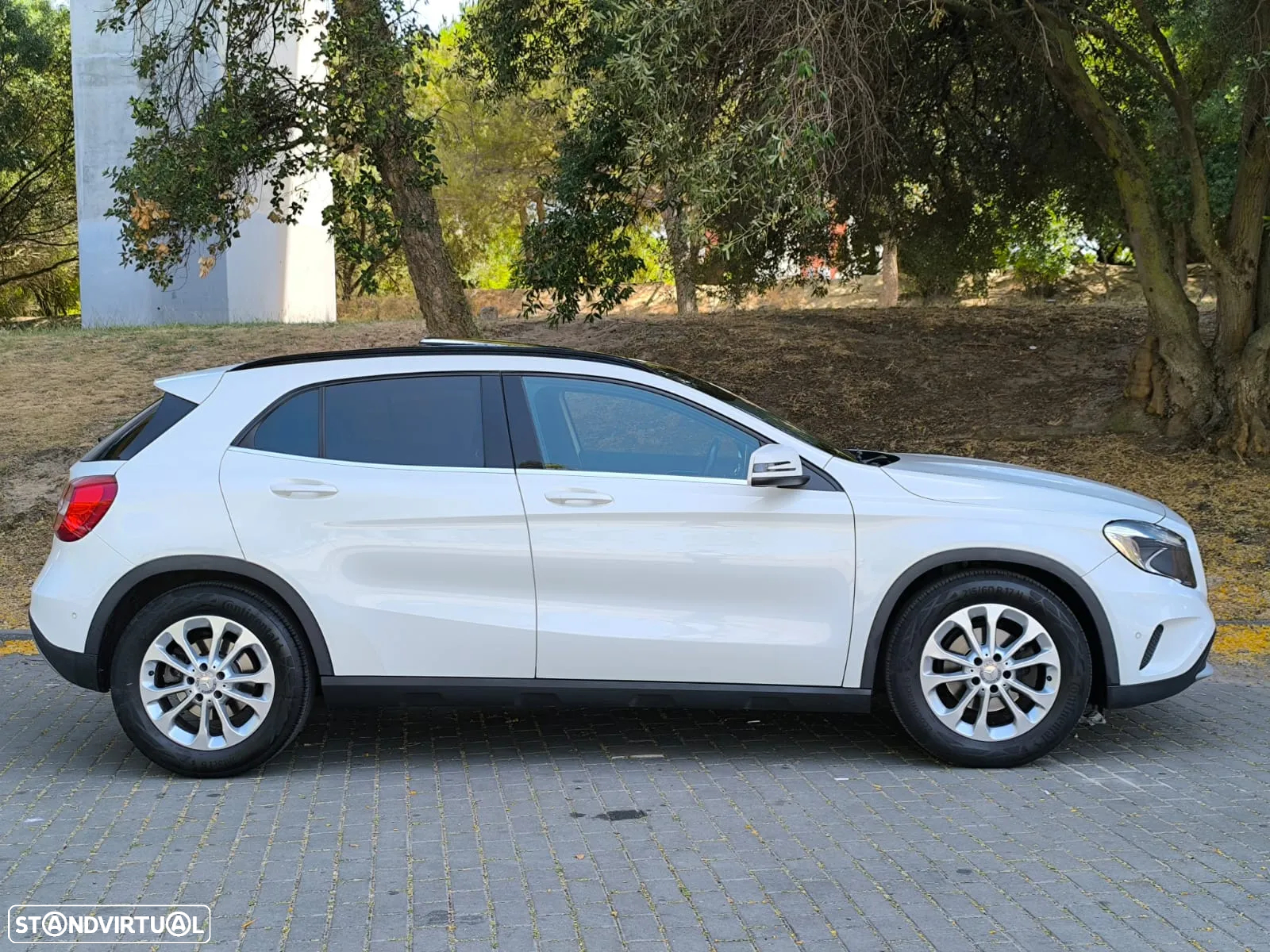 Mercedes-Benz GLA 180 7G-DCT UrbanStyle Edition - 6