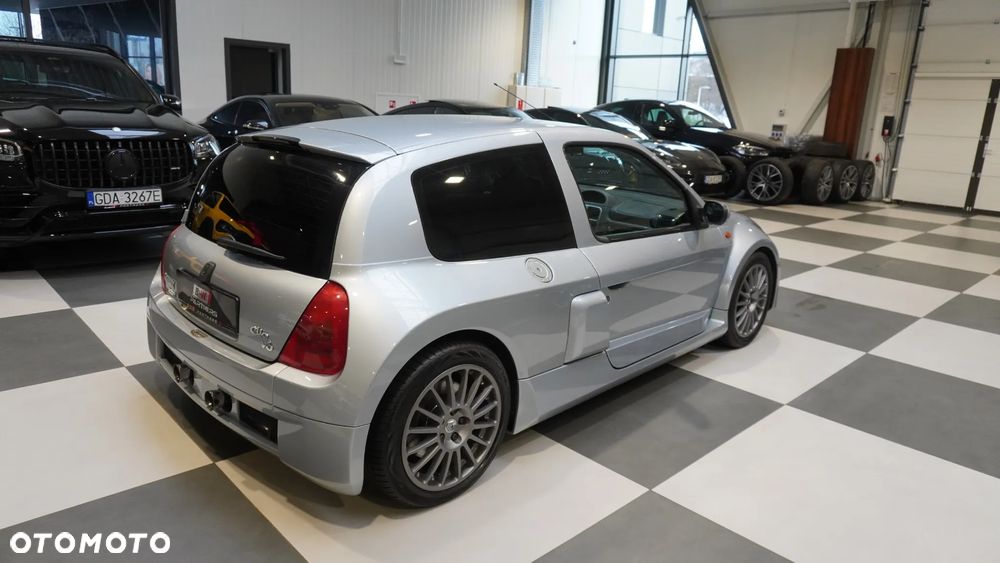 Renault Clio 3.0 V6 Sport - 4