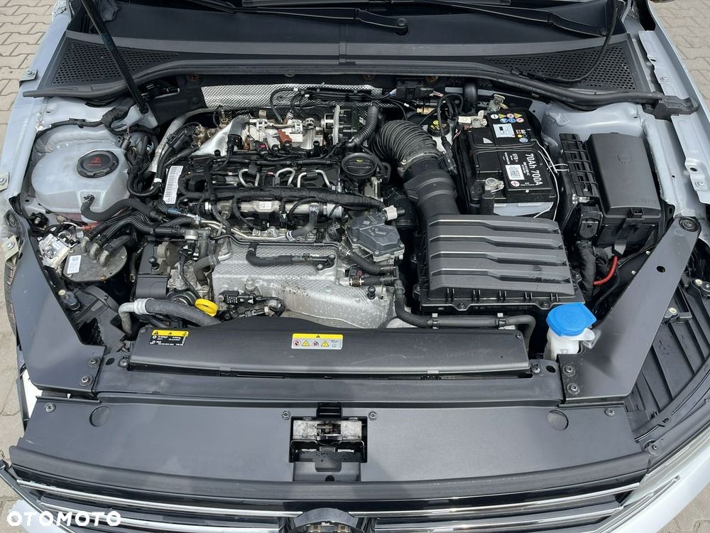 Volkswagen Passat Variant 2.0 TDI SCR DSG Conceptline - 17