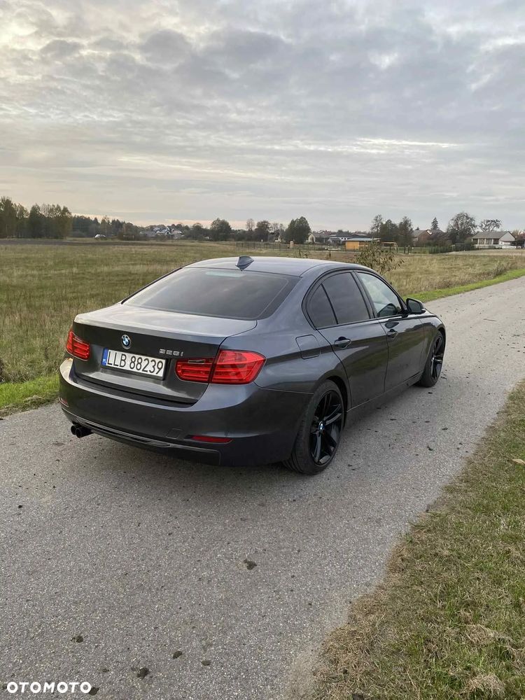 BMW Seria 3 328i Sport Line - 8