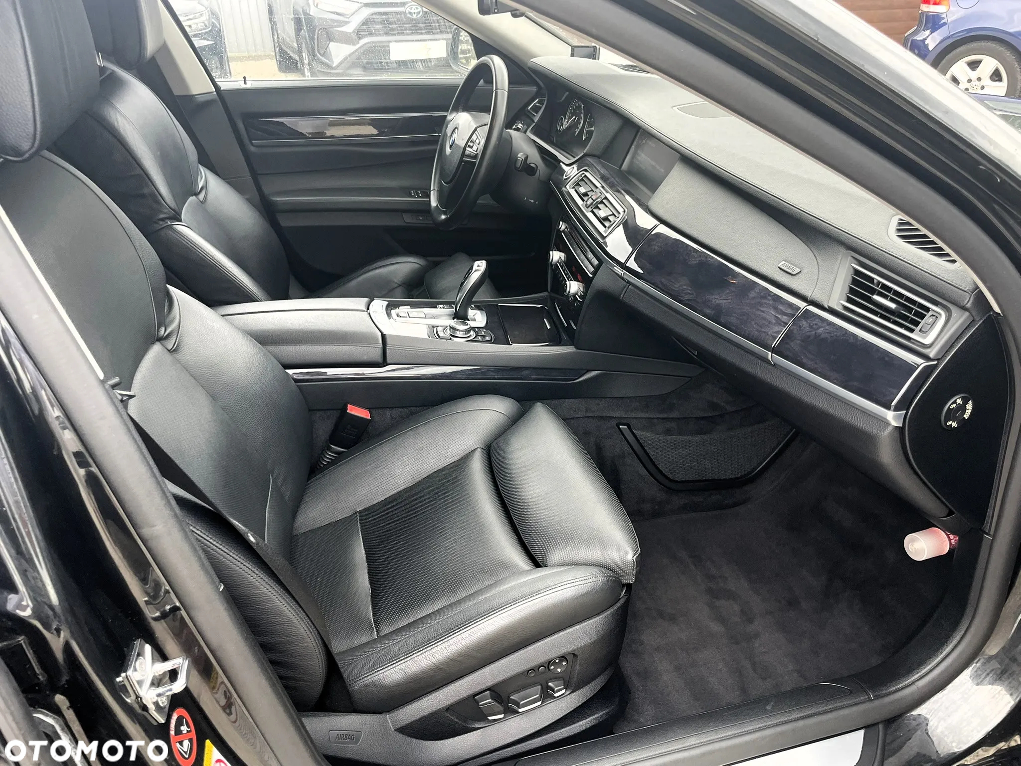 BMW Seria 7 750i - 11