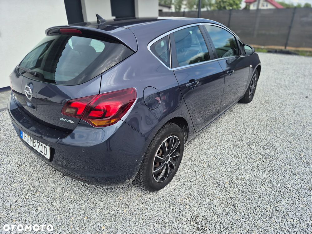Opel Astra 1.4 ecoFLEX Cosmo - 4