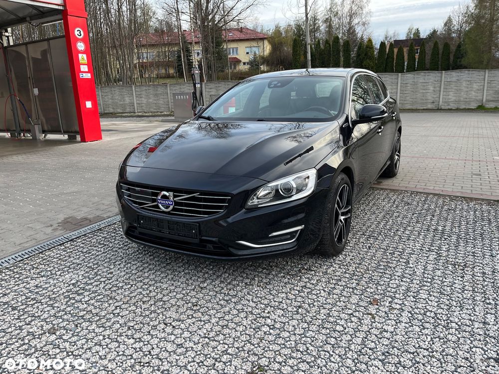 Volvo V60 D6 AWD Plug-in Hybrid R-Design Summum - 12