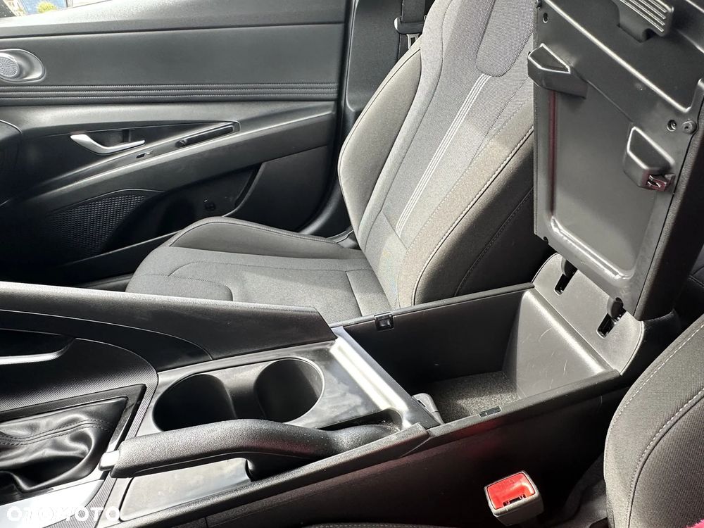 Hyundai Elantra 1.6 Modern CVT - 31