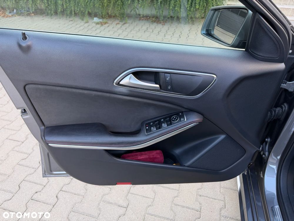 Mercedes-Benz Klasa A 180 7G-DCT AMG Line - 38