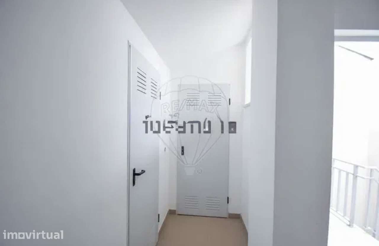 T2 com varanda, com suíte,elevador e acessibilidade - Almada - Grande imagem: 3/13