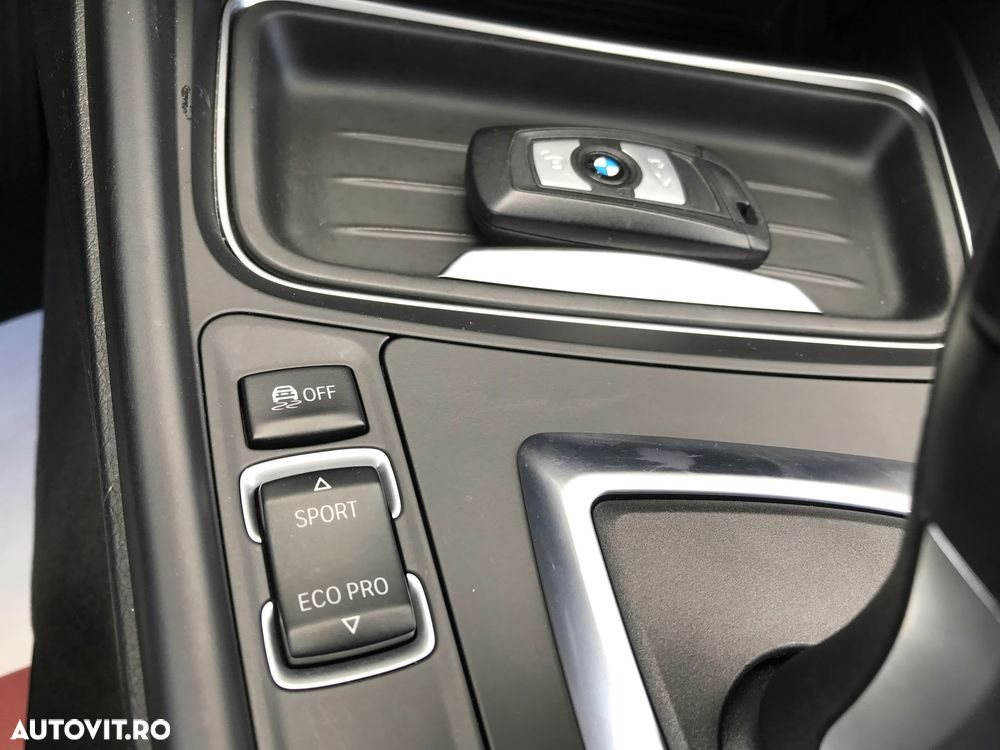 BMW Seria 3 320i Aut. - 33