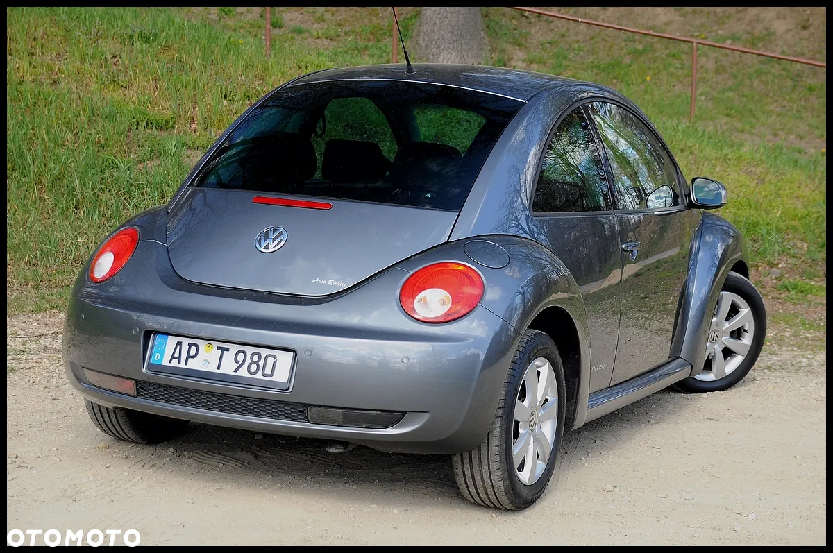 Volkswagen New Beetle 1.6 United - 16