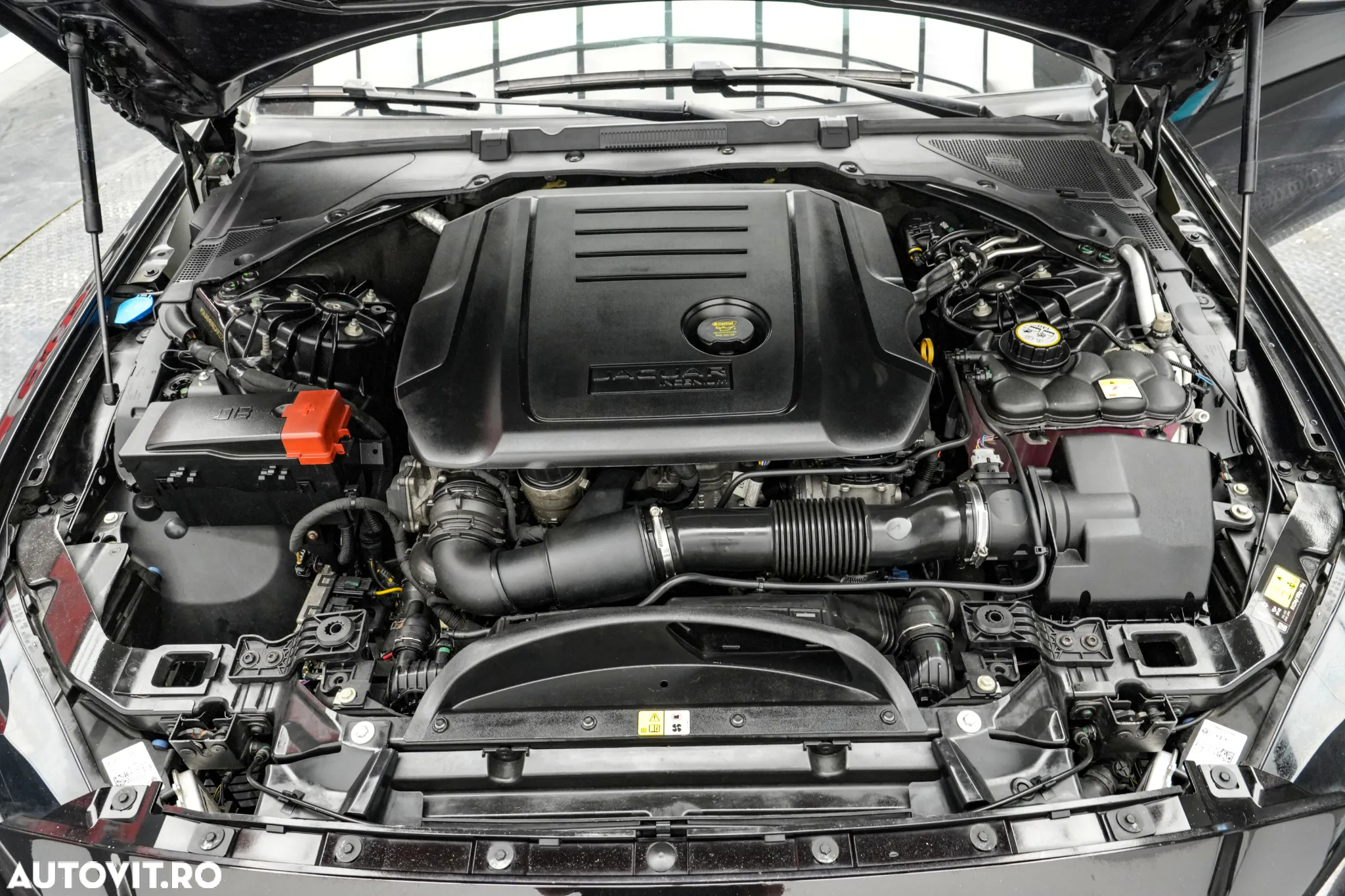 Jaguar XE 2.0 R-Sport - 22