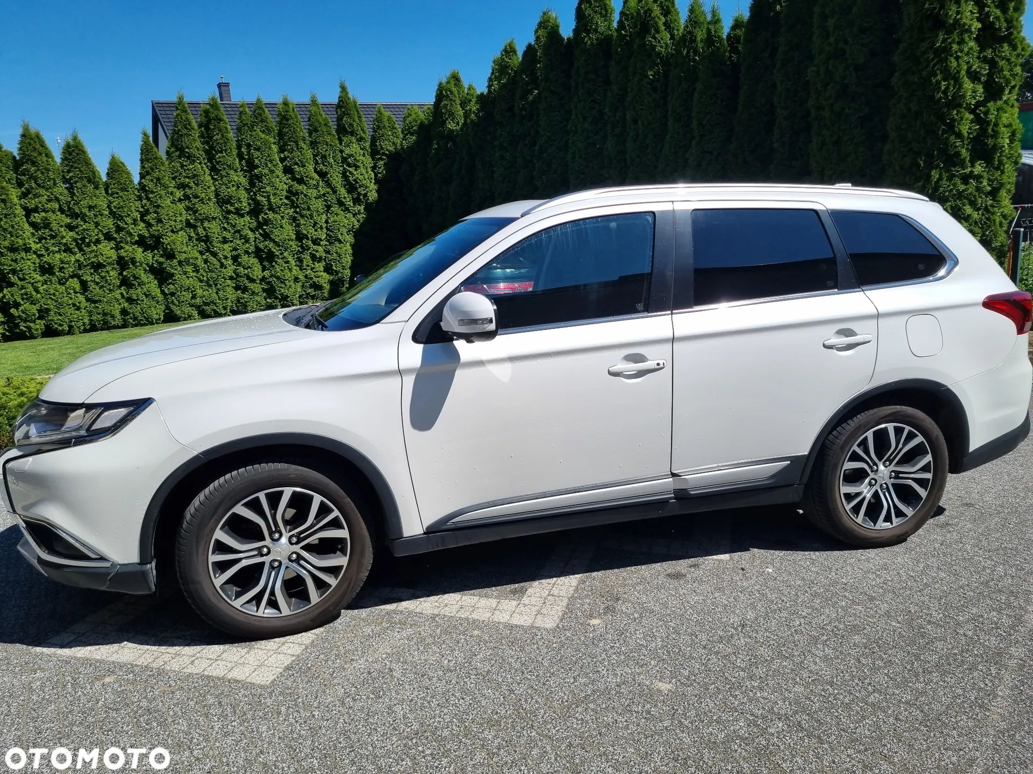 Mitsubishi Outlander - 1