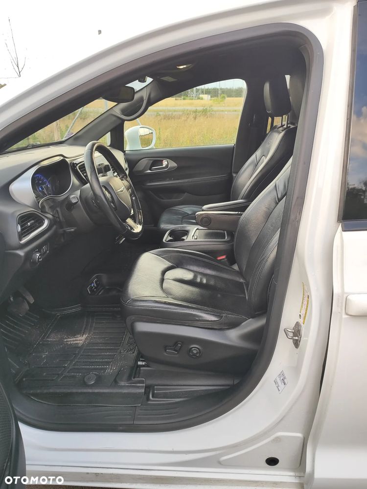 Chrysler Pacifica - 21