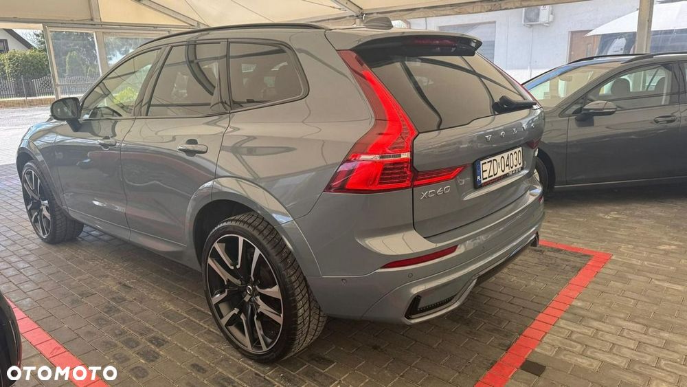 Volvo XC 60 B5 B AWD Ultimate Dark - 21