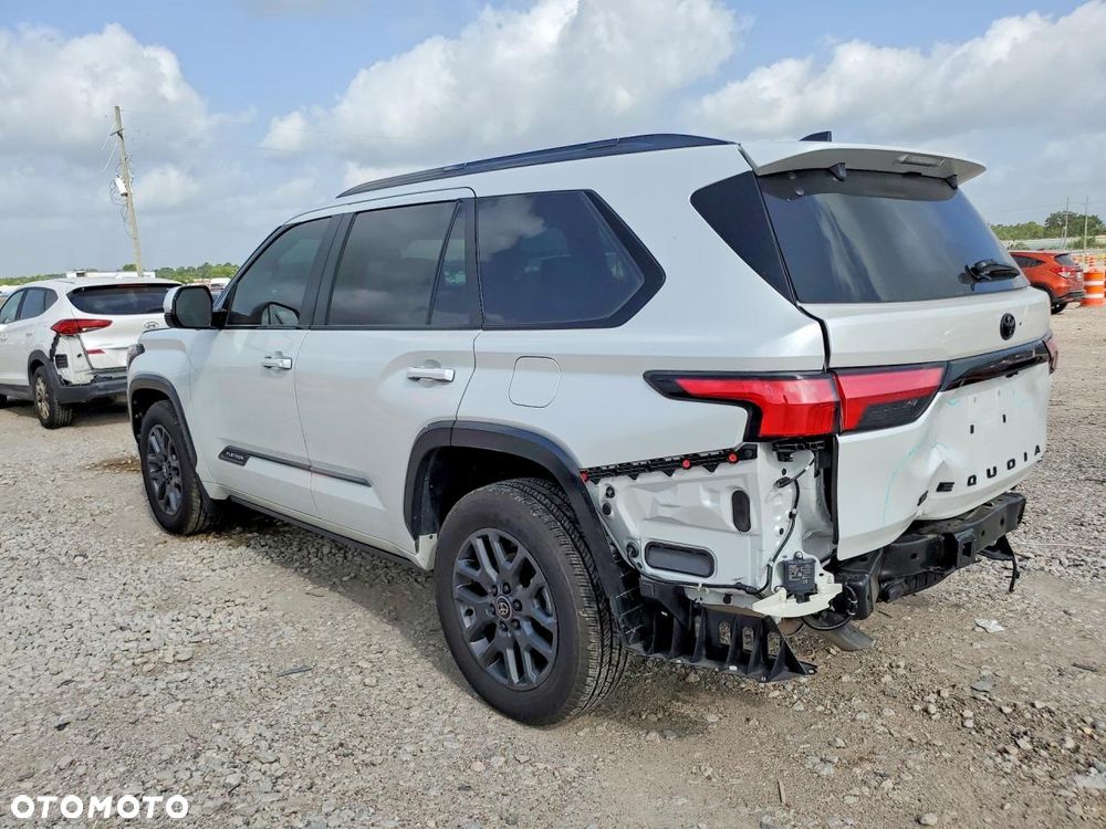 Toyota Sequoia - 3