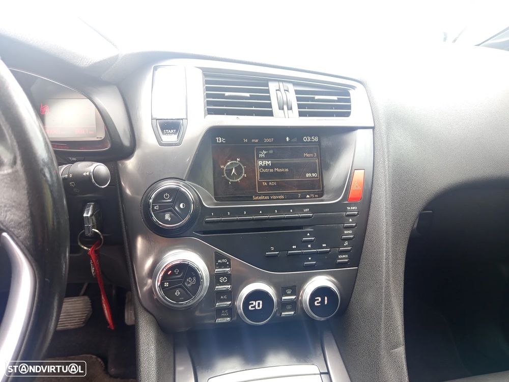 Citroën DS5 e-HDi 115 EGS6 SoChic - 17