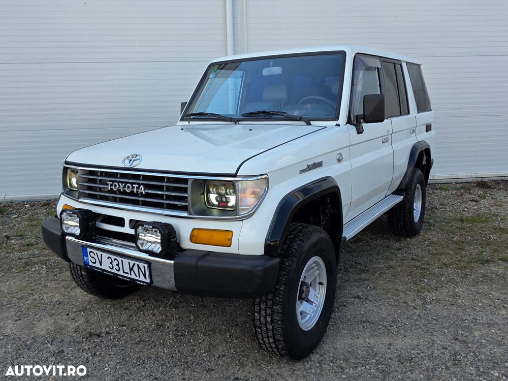 Toyota Land Cruiser - 1