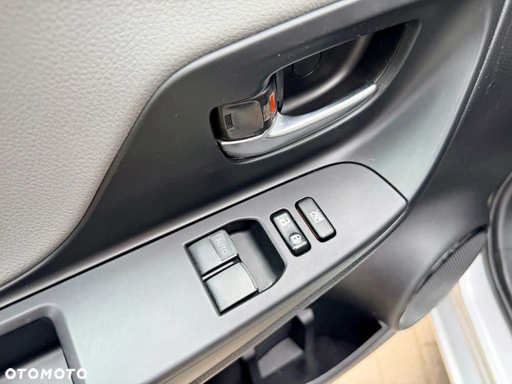 Toyota Yaris Hybrid 100 Sol - 10