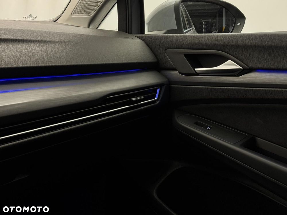 Volkswagen Golf - 22