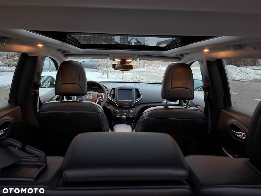 Jeep Cherokee - 14