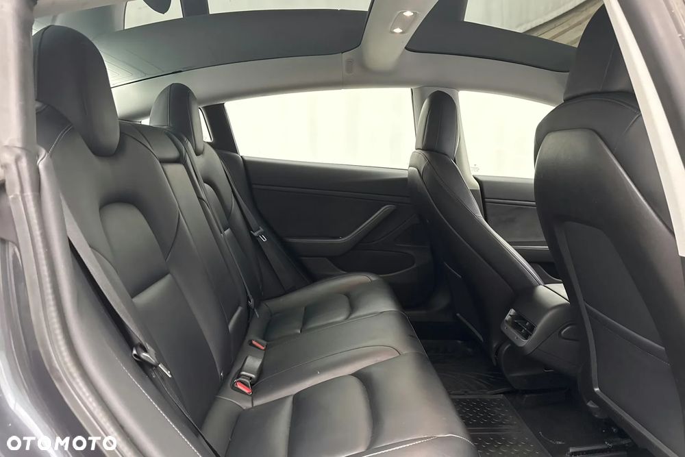 Tesla Model 3 - 8