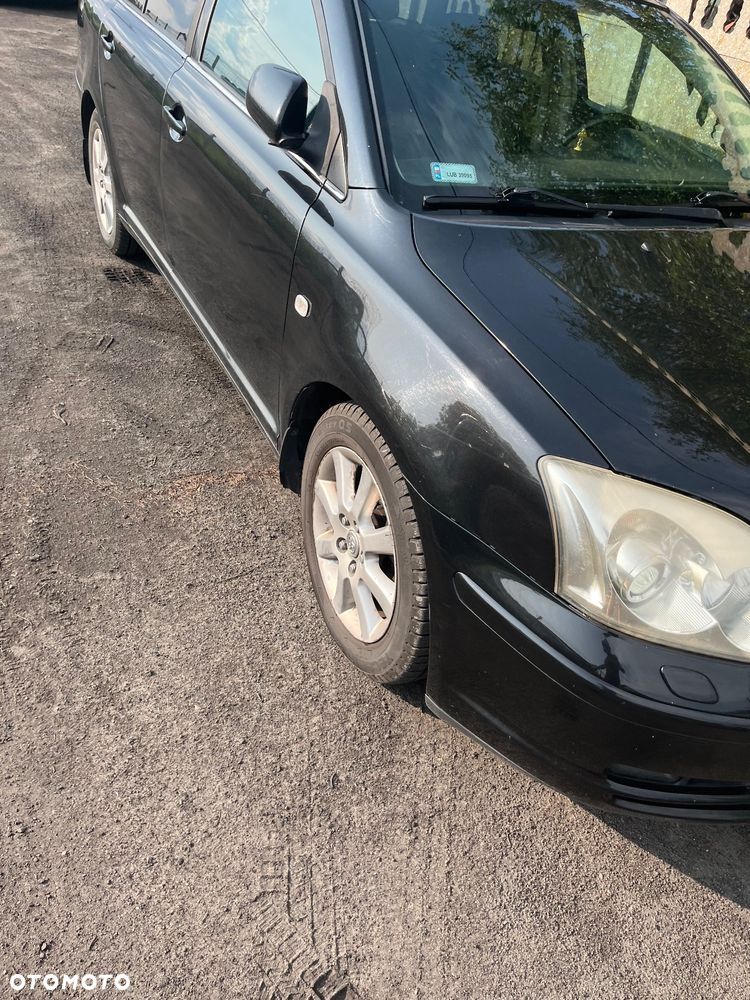 Toyota Avensis - 1