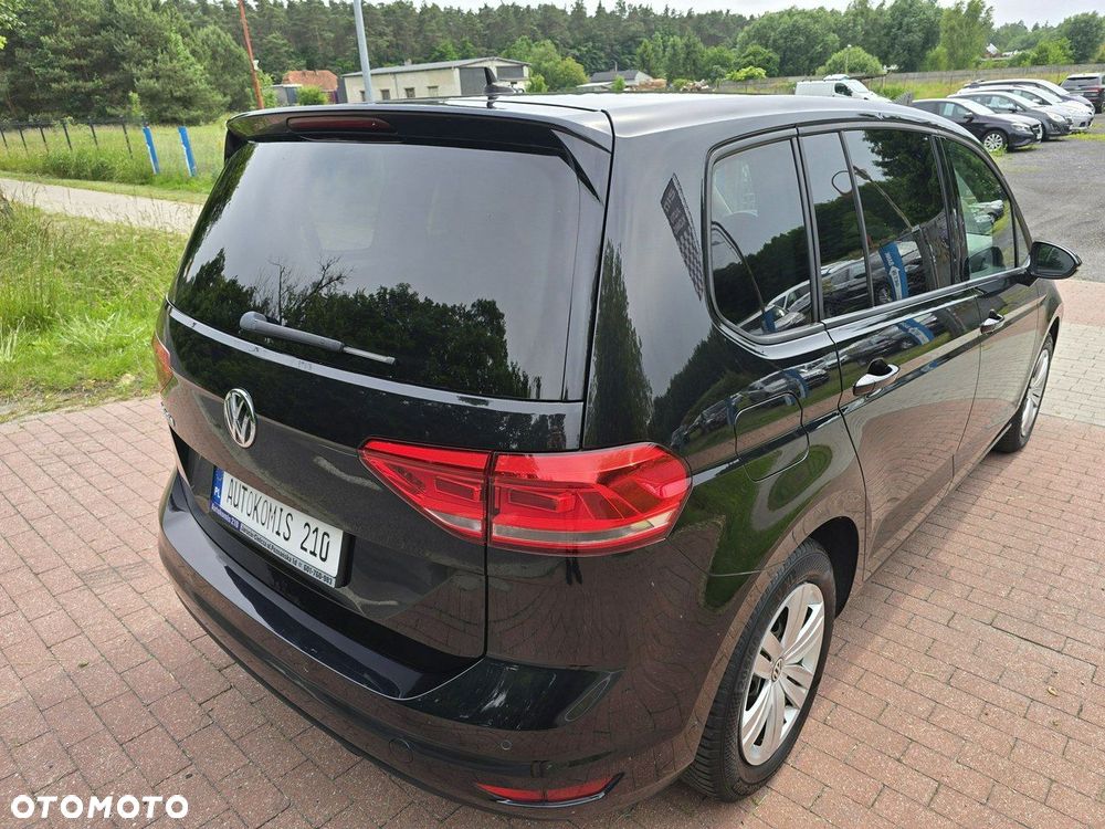 Volkswagen Touran - 10
