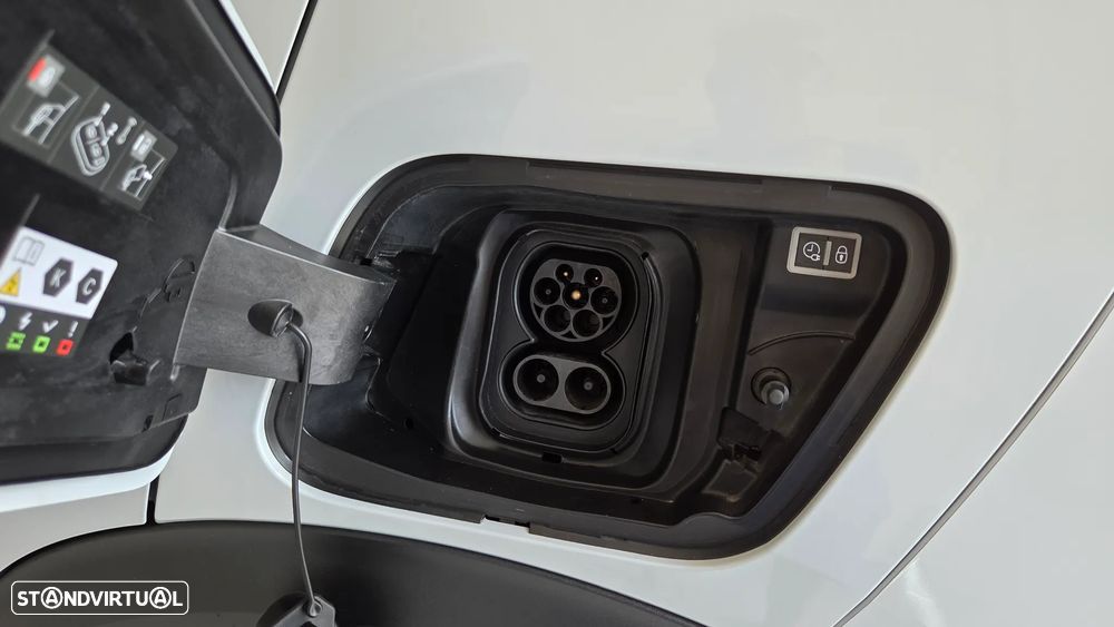 Peugeot e-2008 54 kWh Allure - 29