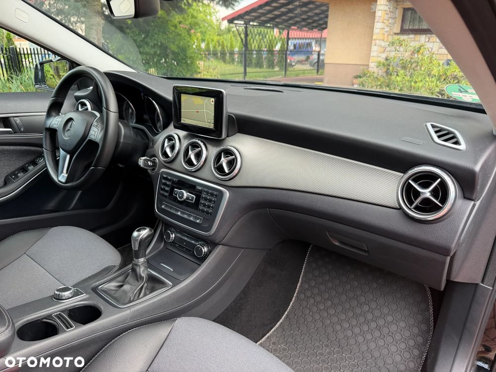 Mercedes-Benz GLA 200 Urban - 15