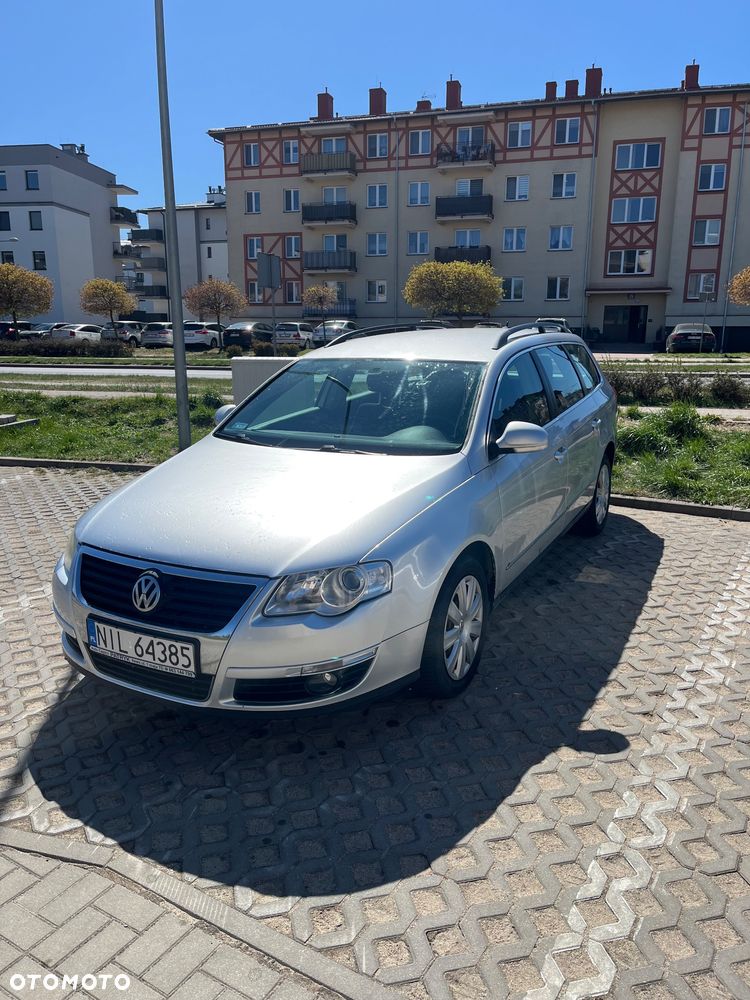 Volkswagen Passat - 1