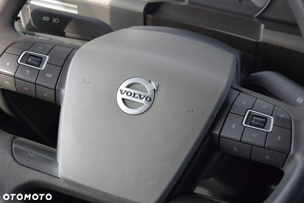 Volvo FH500 / EURO 6 / KLIMATYZACJA POSTOJOWA / ACC / LEDY / 2 ZBIORNIKI / FULL SPILERY / SERWISOWANY / SPROWADZONY - 28