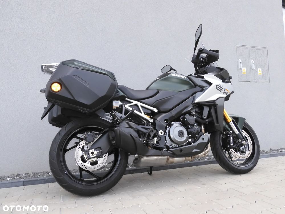 Suzuki GSX - 19