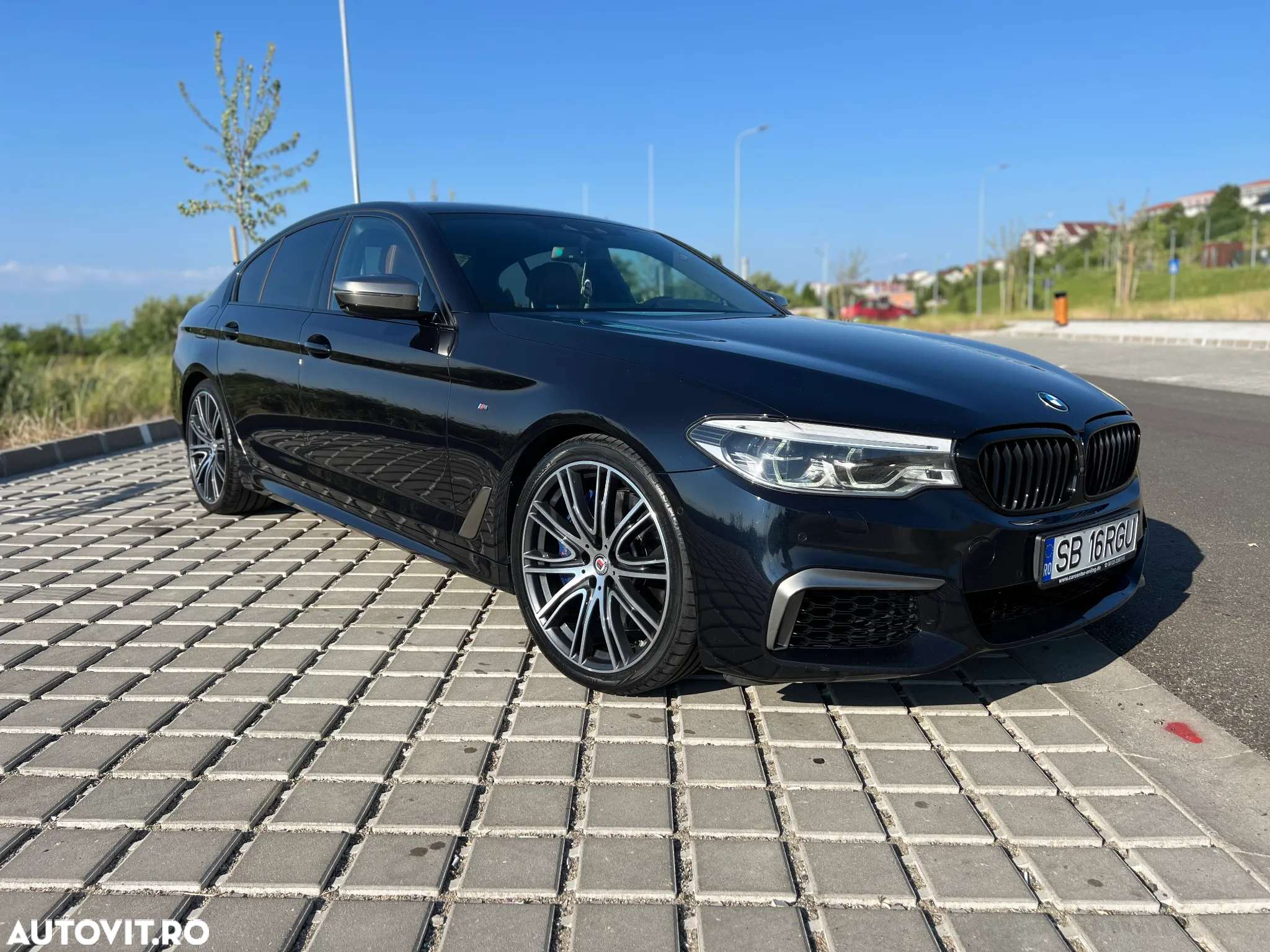 BMW M5 M550i xDrive AT - 4
