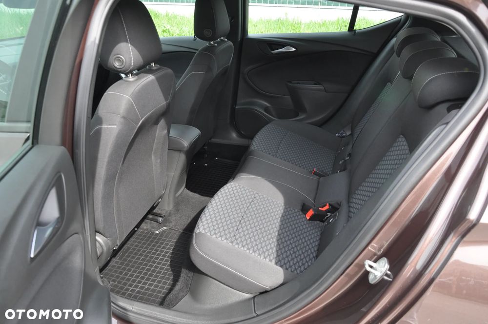 Opel Astra 1.4 T Enjoy - 27