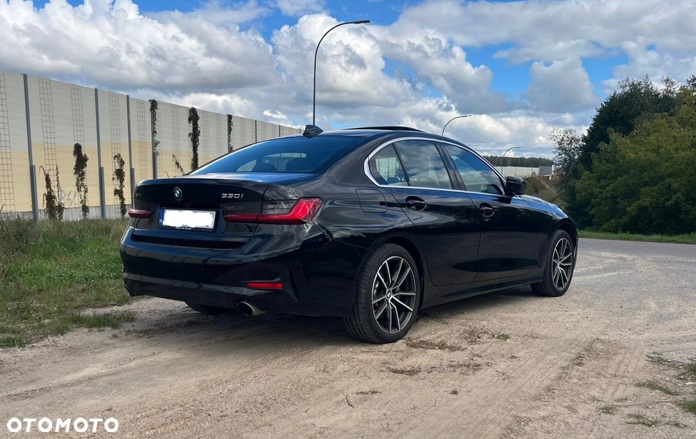 BMW Seria 3 330i xDrive Luxury Line - 11