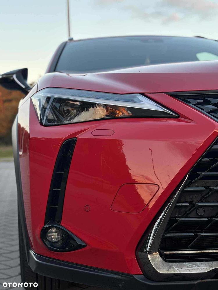 Lexus UX - 4
