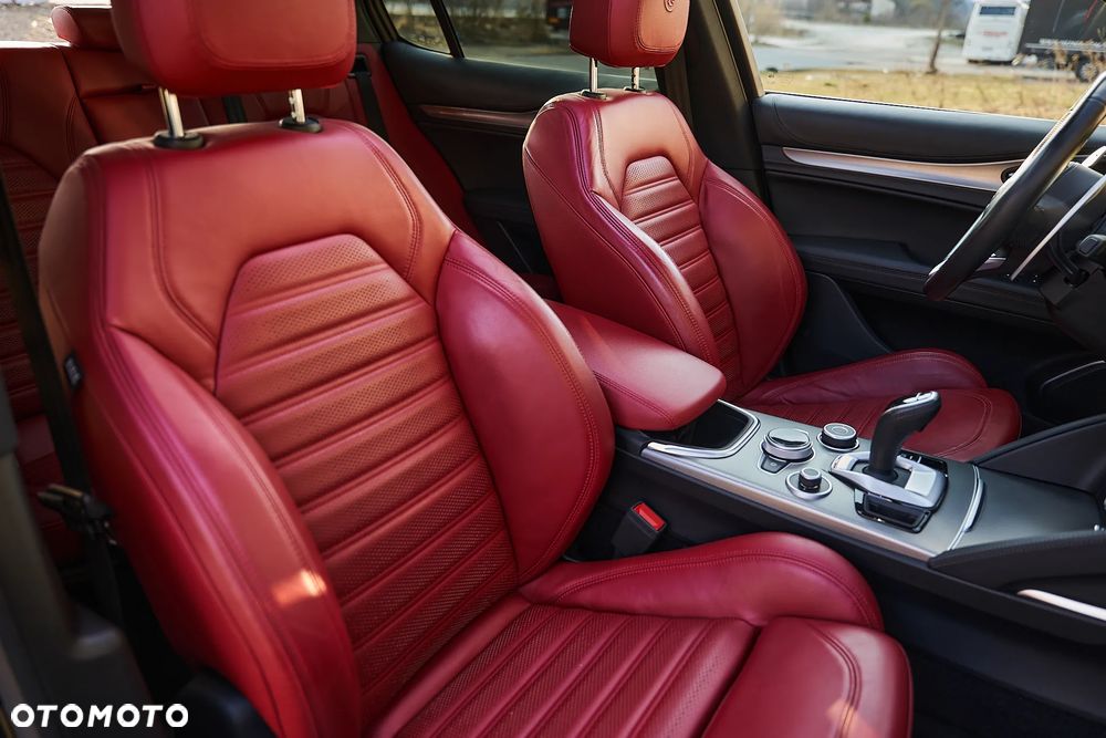 Alfa Romeo Stelvio 2.0 Turbo TI Q4 - 24