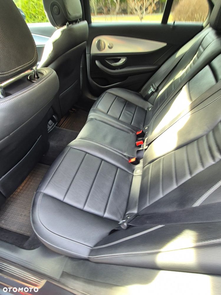 Mercedes-Benz Klasa E 200 4-Matic - 24