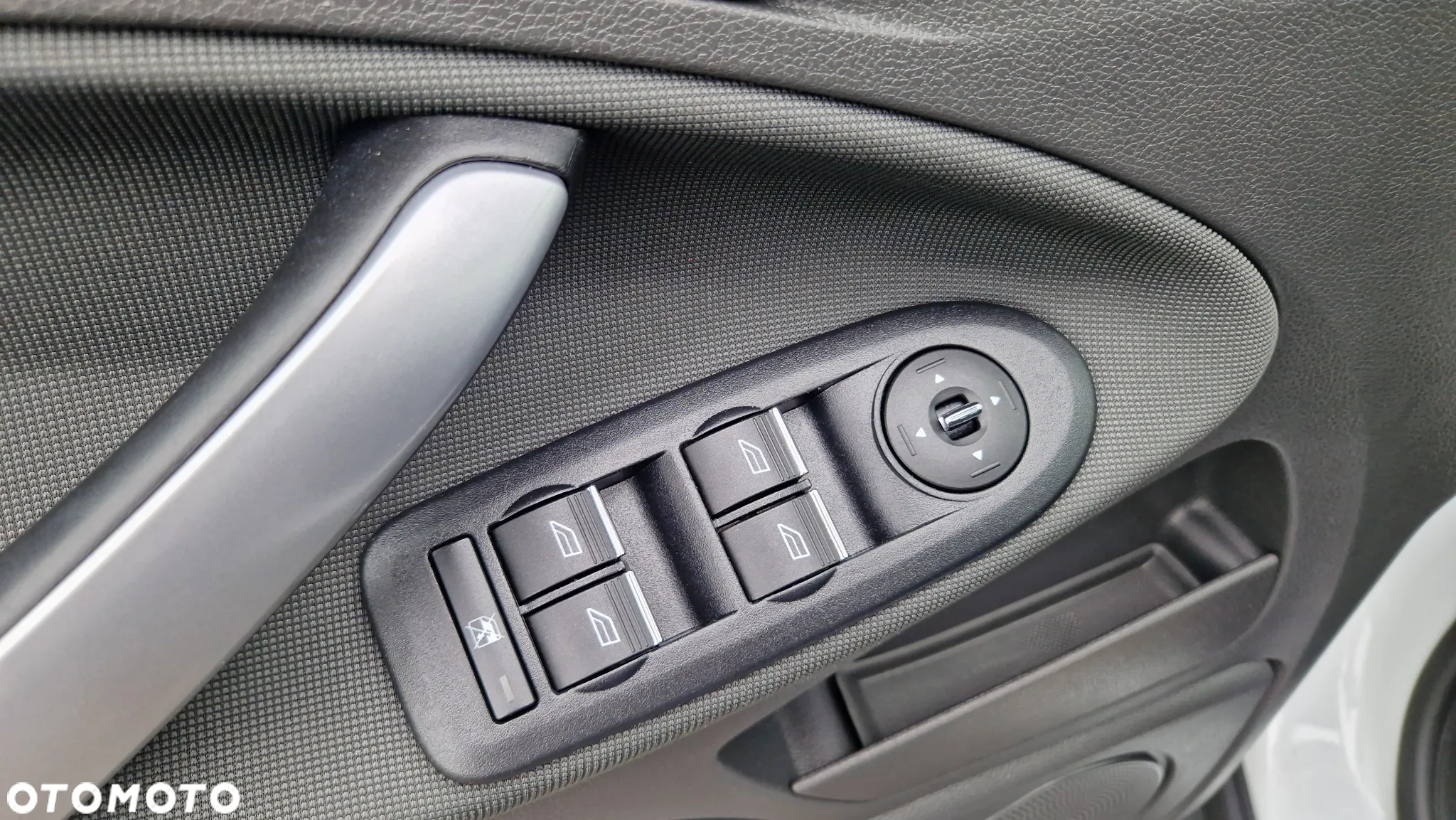 Ford Kuga 2.0 TDCi 2x4 Champions Edition - 32
