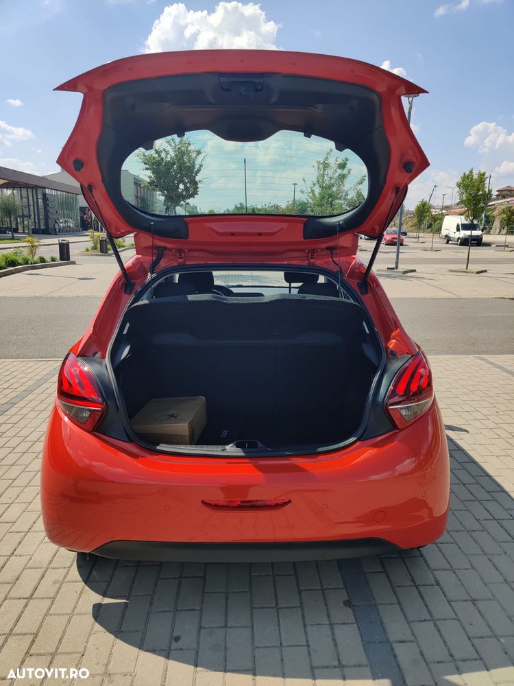 Peugeot 208 1.2 L PureTech Turbo STT Allure - 15
