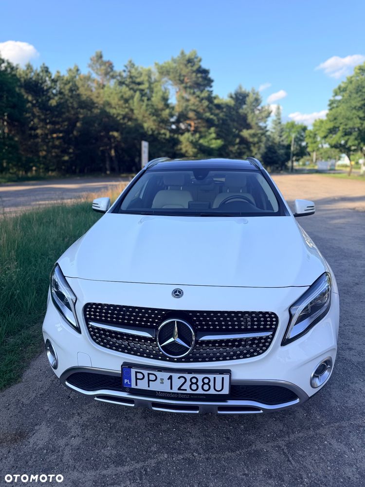 Mercedes-Benz GLA 250 4Matic 7G-DCT - 2