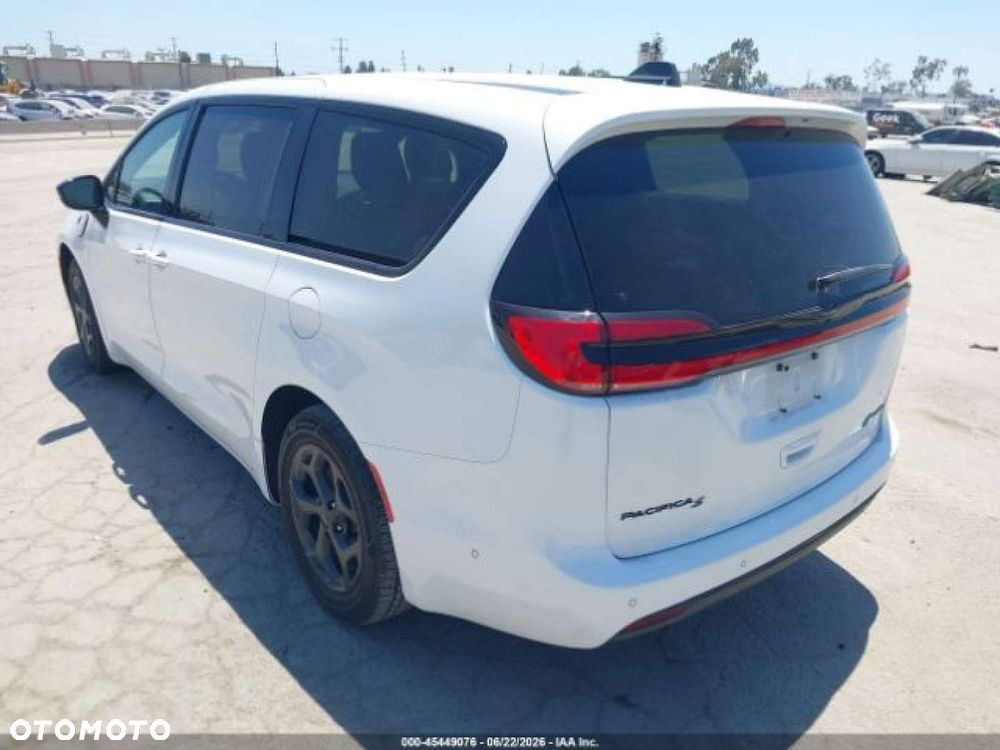 Chrysler Pacifica - 3