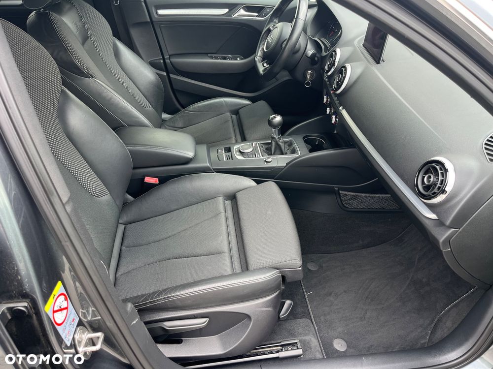 Audi A3 Sportback 2.0 TDI S line Sportpaket - 17