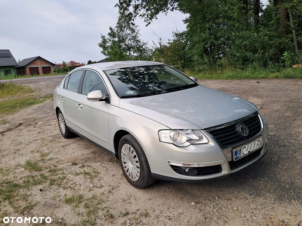 Volkswagen Passat - 1