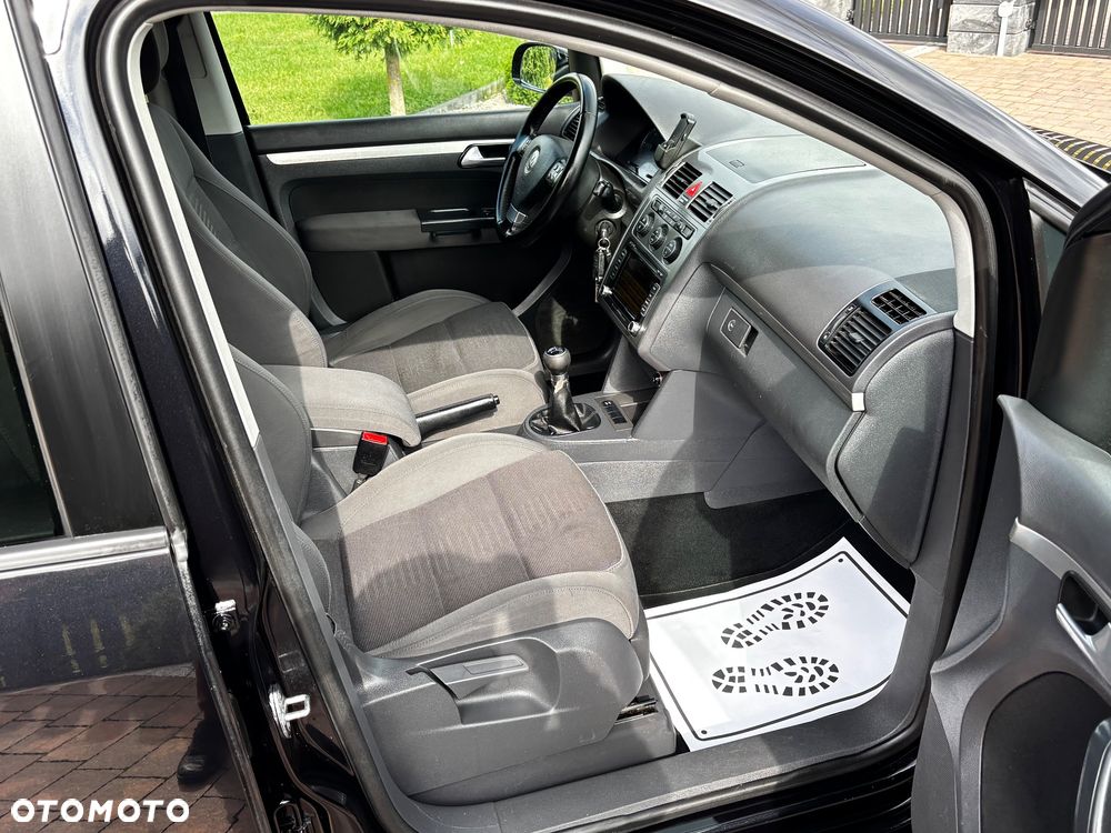 Volkswagen Touran 2.0 TDI DPF Highline - 27