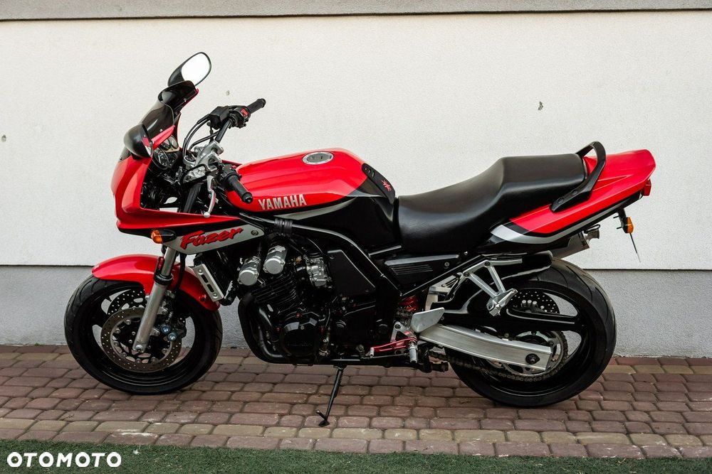 Yamaha FZS - 6