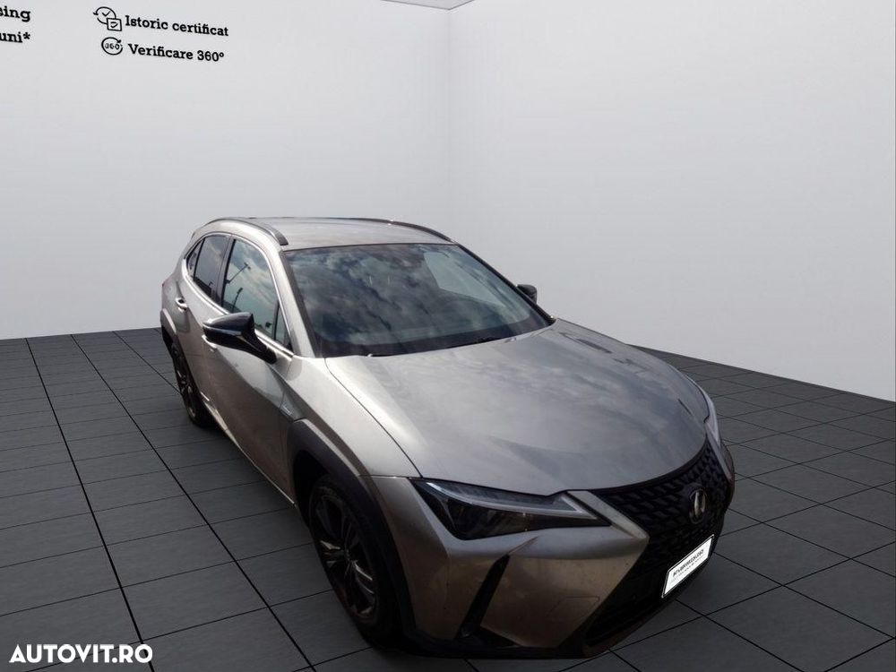 Lexus UX 250h (E-FOUR) Executive Line - 3